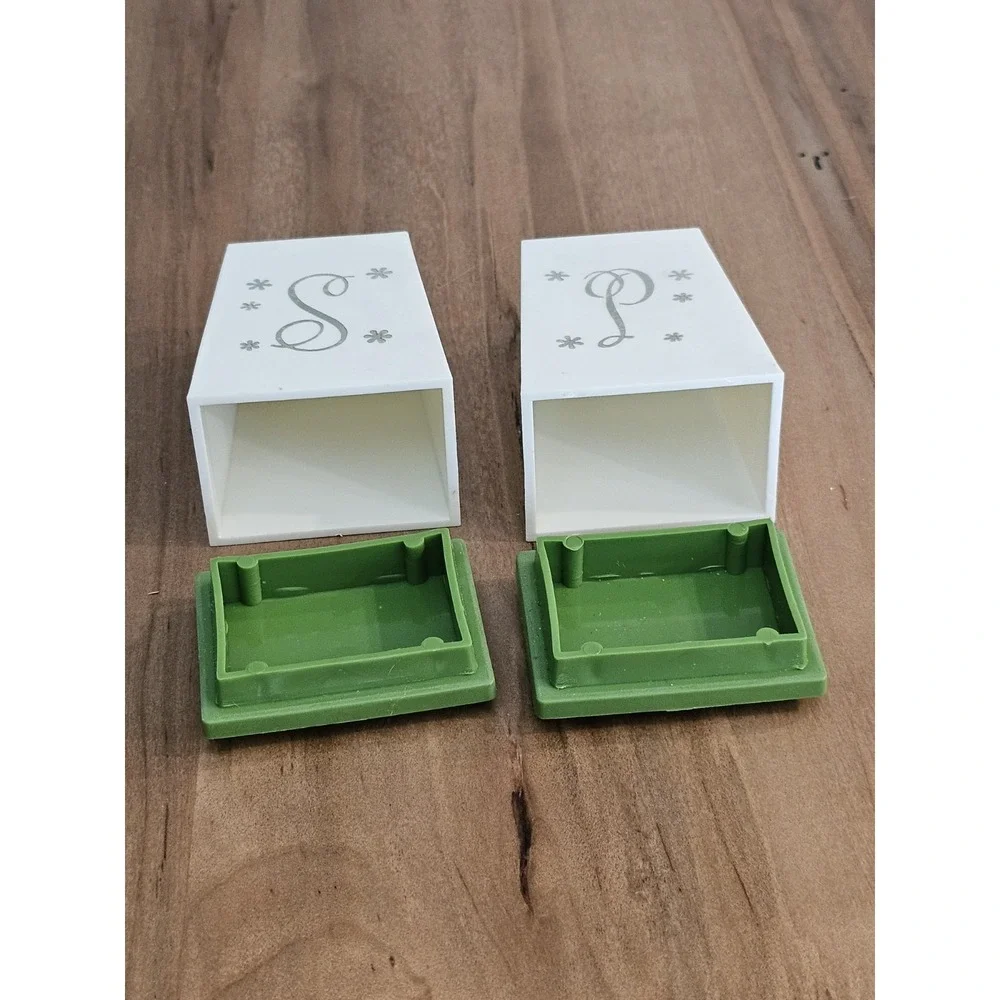 MCM Salt & Pepper Shakers White Gold Green STARBURST 1960s Thousand Trails Promo